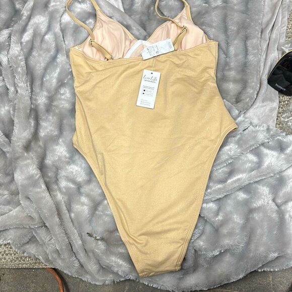 Cupshe Shiny Lurex Underwire Cheeky One‎ Piece Swimsuit - Picture 3 of 3